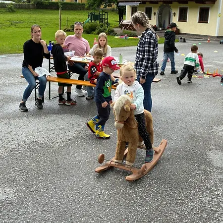 Pferdehof Almgut - Reiten Fuer Kinder, Und Erholung Nahe Salzburg 公寓